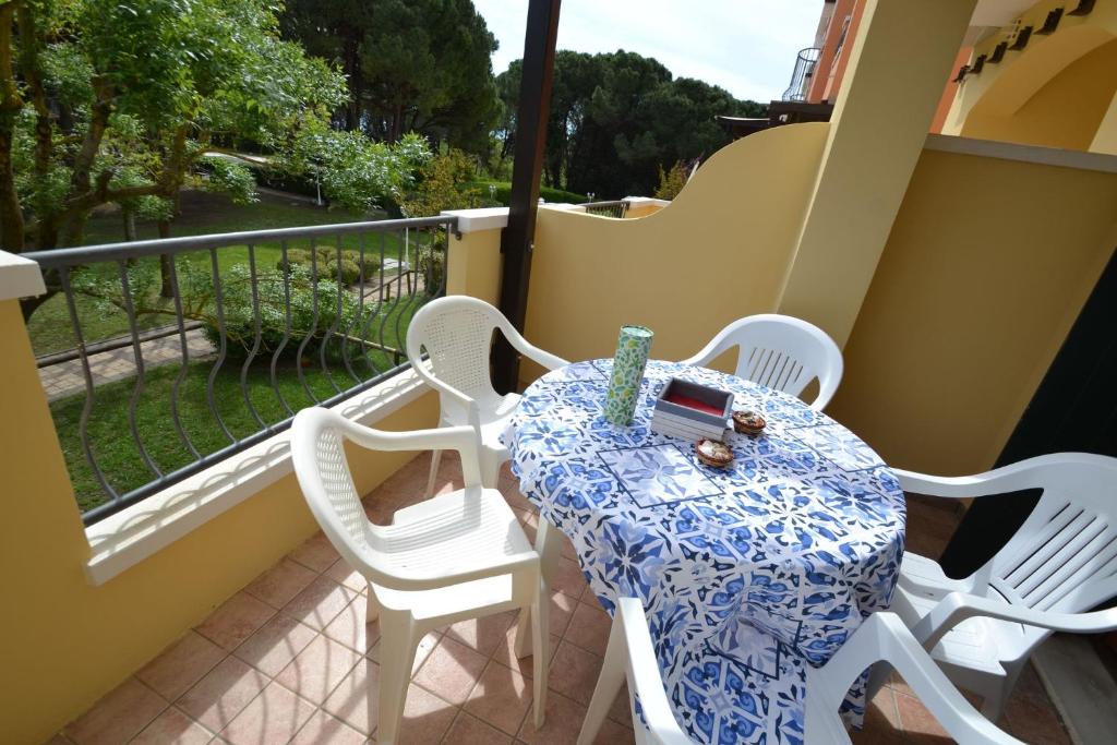 Seafront apartment with shared pool - 1