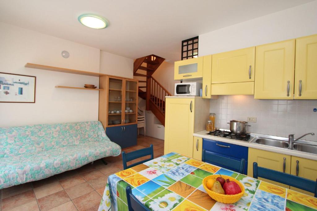 Seafront apartment with shared pool - 3