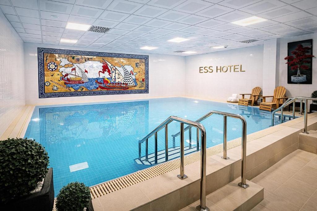 Ess Hotel — Swimming pool in Istanbul, Istanbul