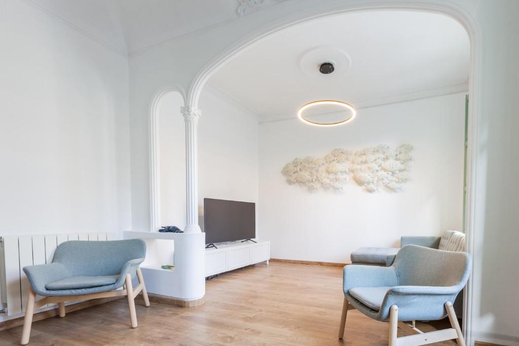 Modernist Apartment 2 - 3