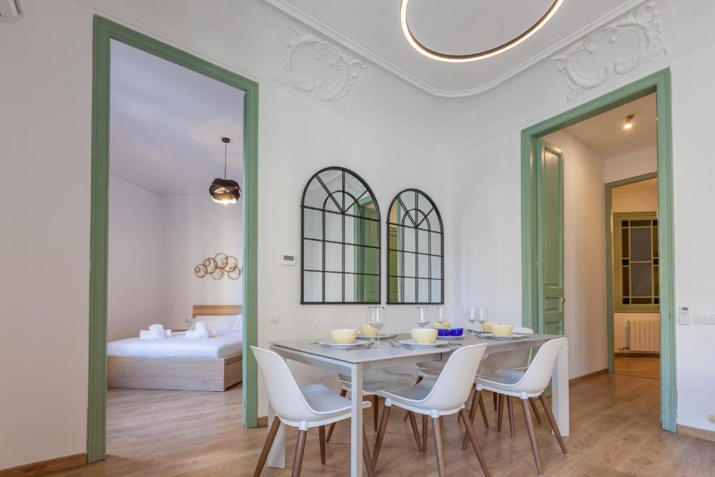 Modernist Apartment 2 - 4