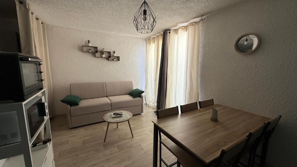 Studio 4 à 5 personnes Saint Jean Montclar - 1