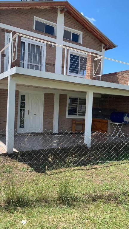 Casa para 5 personas a 1 cuadra del río los Reartes - 2