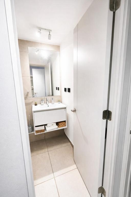 Modern and comfortable for two with great connectivity - 3