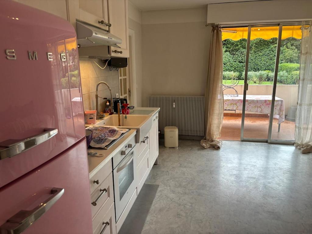 Antibes Peaceful Seaside Getaway 500 m from the Beaches - 2
