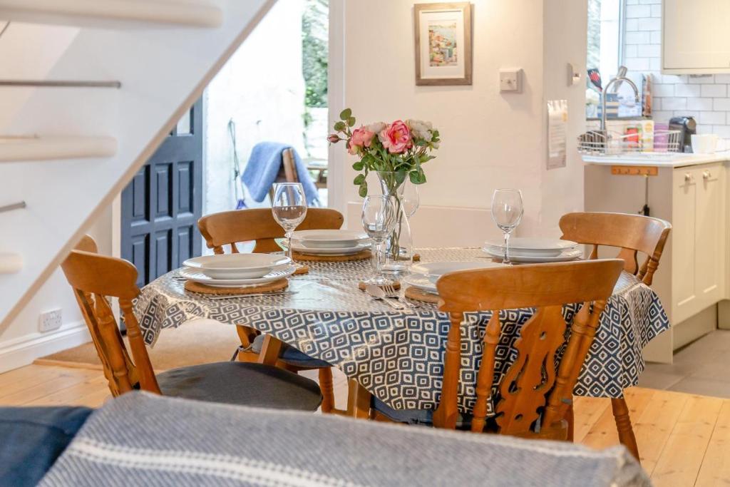 2 Bed in Fowey photo 7