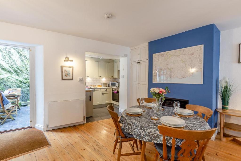 2 Bed in Fowey photo 6
