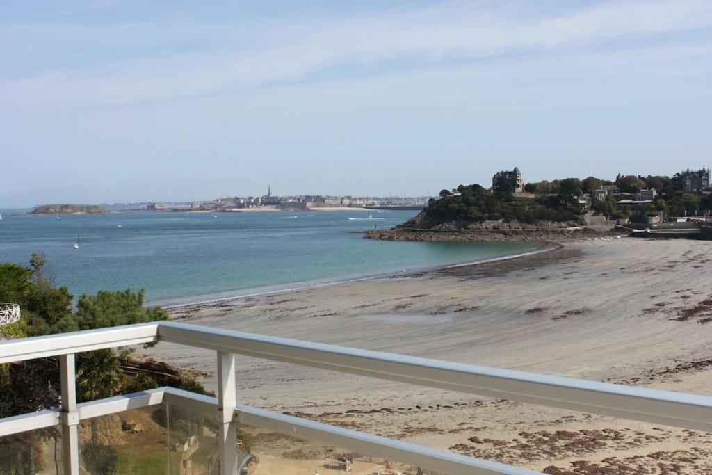 Emerald Escape - Saint-Malo View, Beach at Your Doorstep, Parking - 1