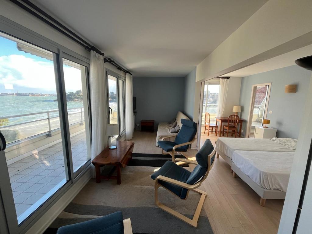 Emerald Escape - Saint-Malo View, Beach at Your Doorstep, Parking - 2