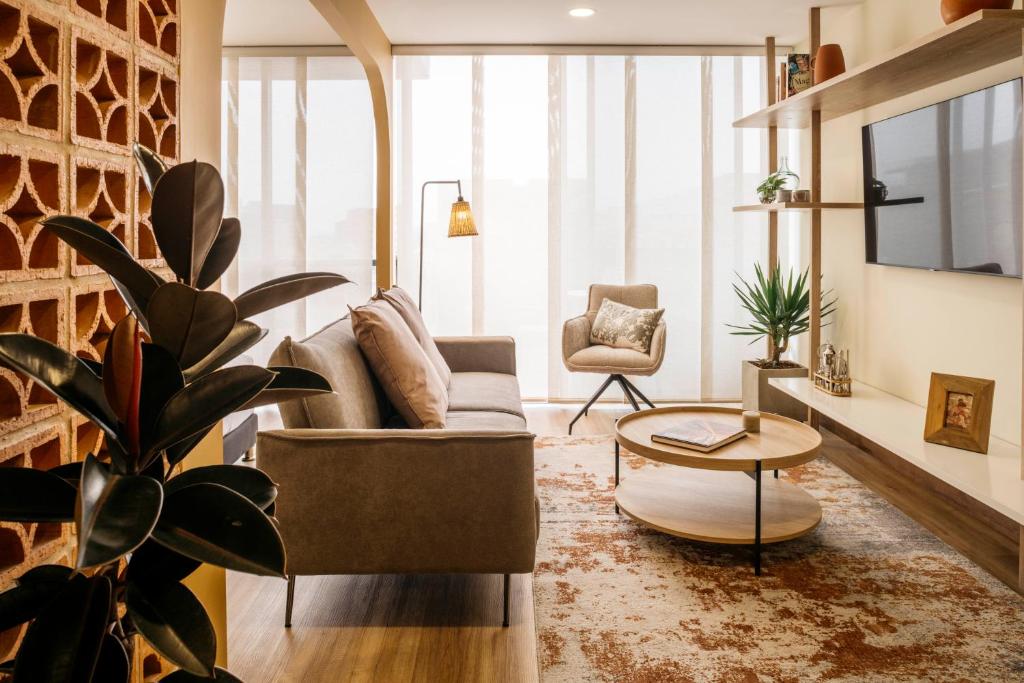 Modern Paisa Inspired Apt in Laureles - 1