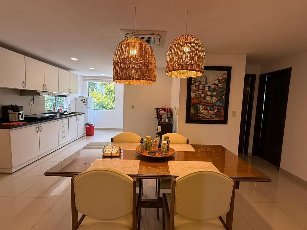 Luxury 1BR, Parking , Shopping Area - 4