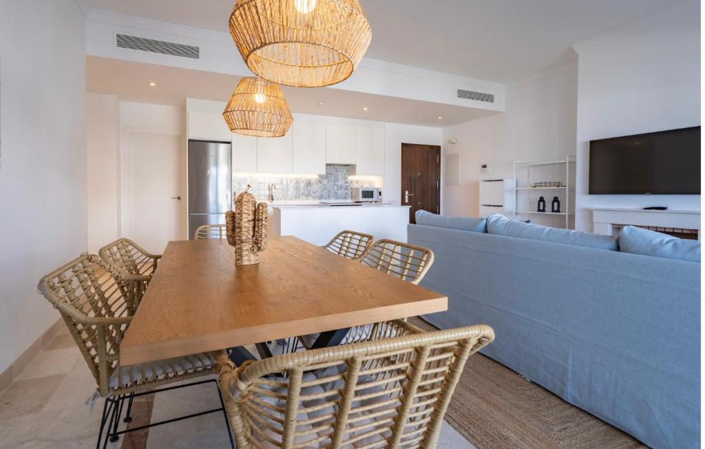 Modern Luxurious 3-Bedroom Residence with Resort Amenities - 5