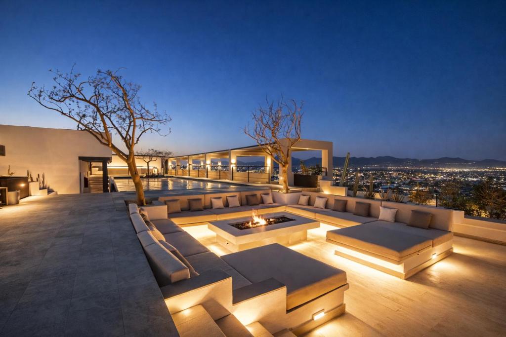 Rooftop Escape • Walk to Beach • Luxury Suite - 3