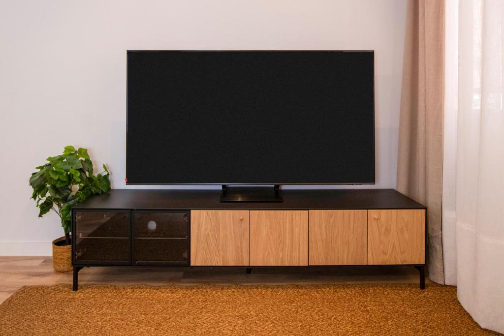 A beautiful, brand new studio - 4