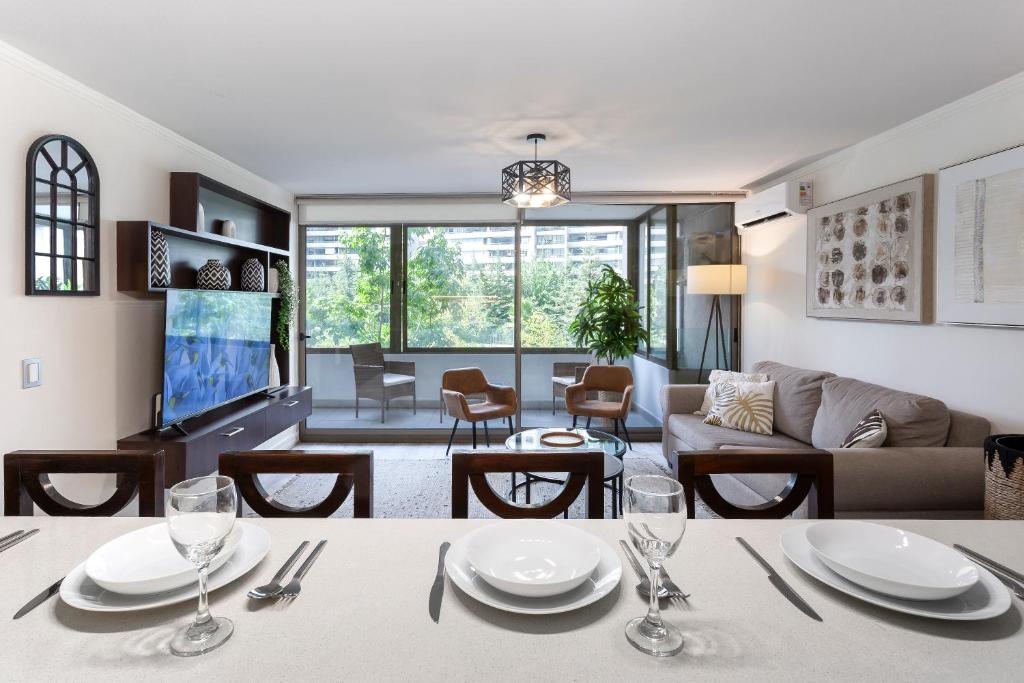 Apartamento a pasos del Parque Arauco con piscina en Las Condes - Aire acondicionado - 1