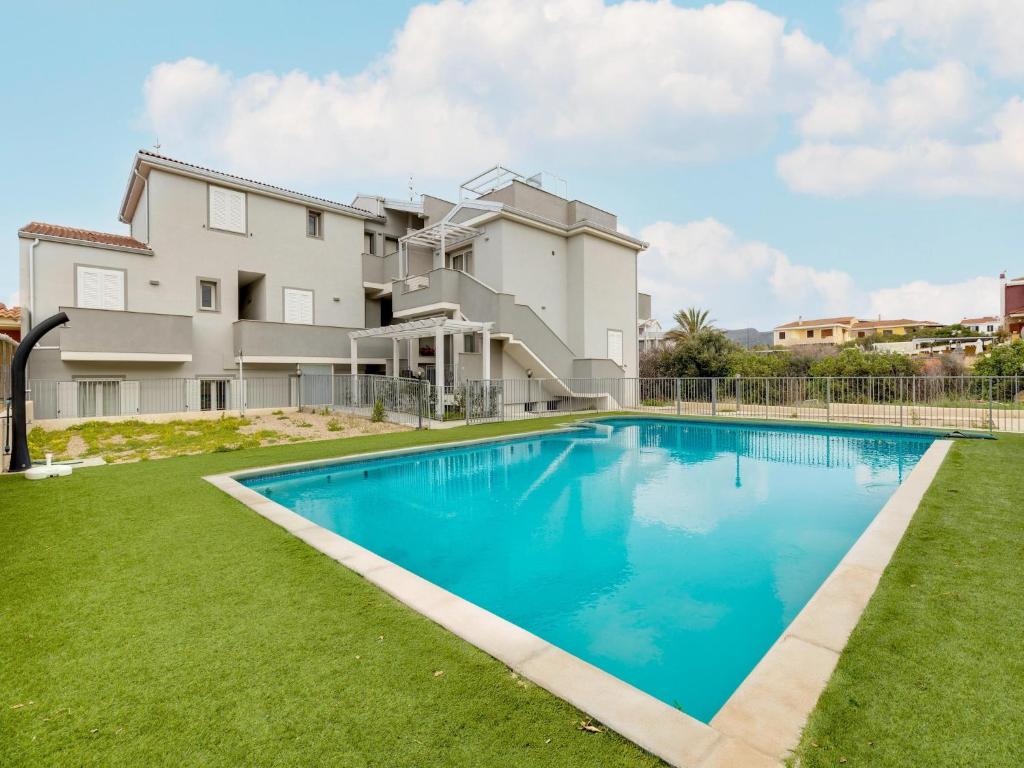 Patio, air conditioning and communal pool - 1