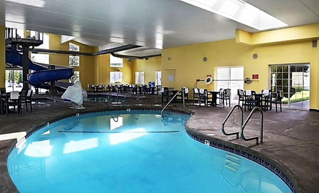 Ramada by Wyndham Spokane Airport photo