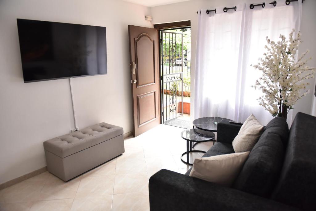 Casa Amplia con garaje - 2