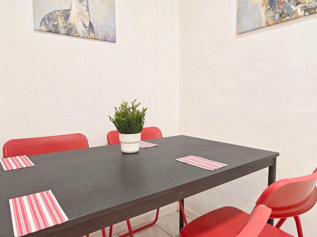35m2 Marais 2BR Apartment near Pompidou and Metro - 4
