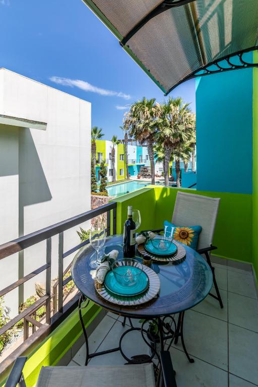 Rosarito pool & garden bar oXxo Farmacy - 1