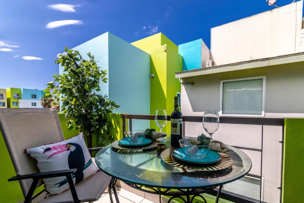 Rosarito pool & garden bar oXxo Farmacy - 2