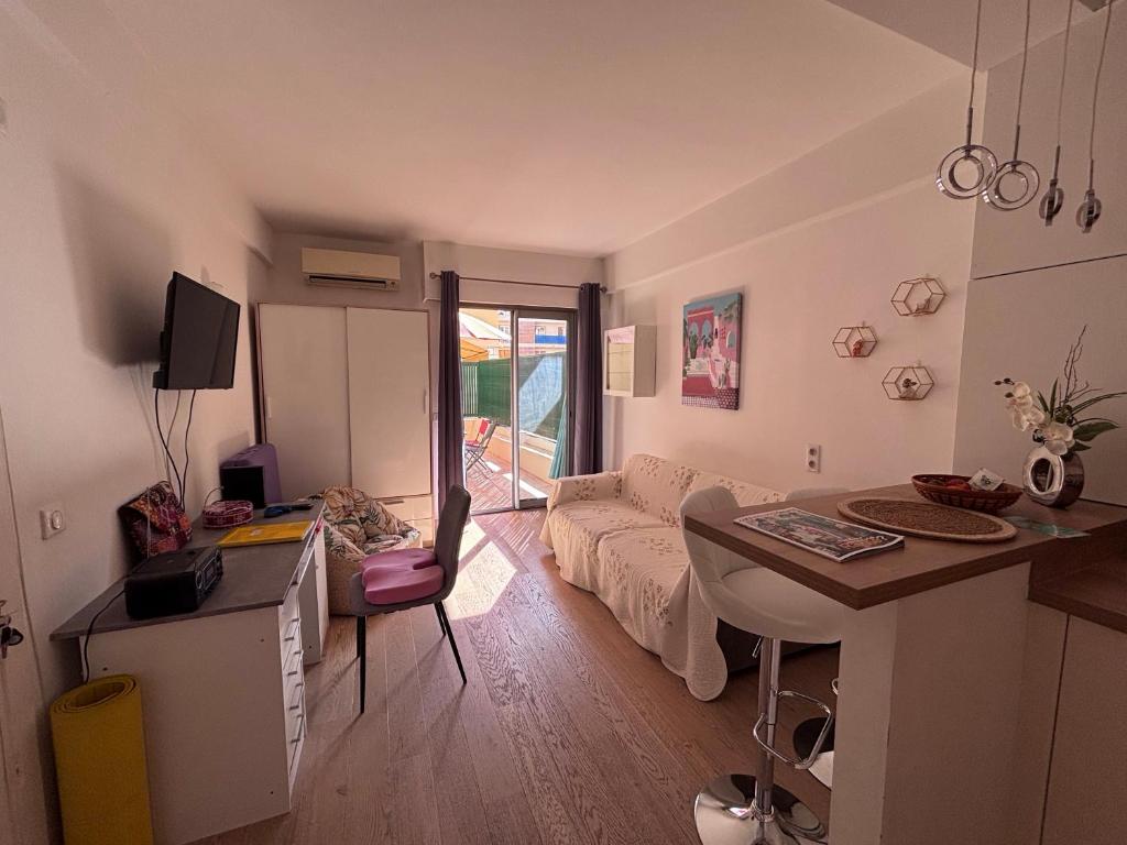 GOLFE JUAN - STUDIO Calme et Cosy - Plages à pied - 5