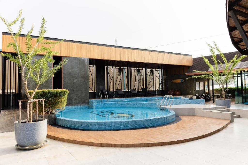 Swimming pool