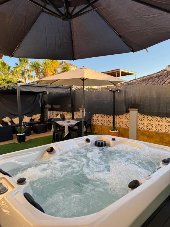 Villa Luis Cernuda - Casa 202 - Vistas - Jacuzzi - Piscina - tenis - 2