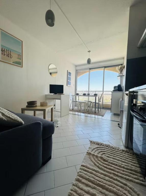 Studio vue port Carnon - à 2 pas des plages - 1