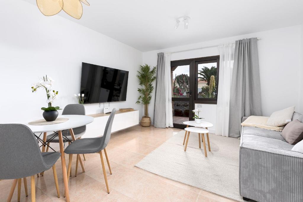 Home2Book Apt with Pool near Beaches in Corralejo - 2