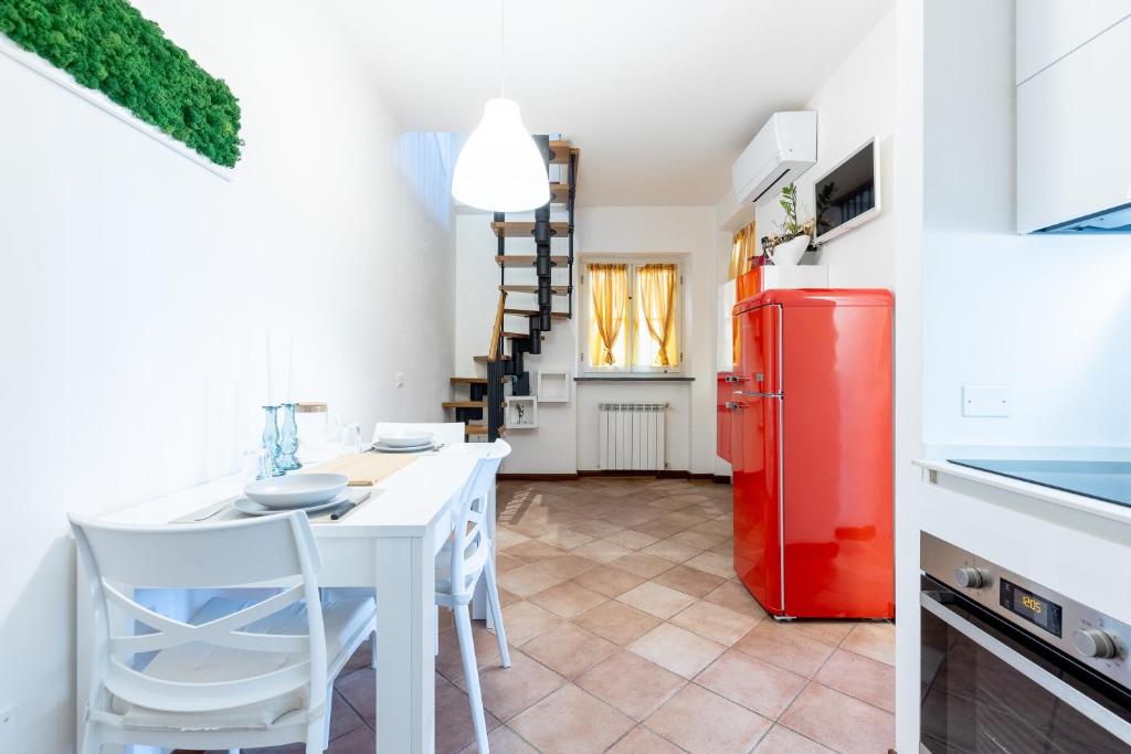 GuestHost - Cozy Terrace Apartment near the Center - 3