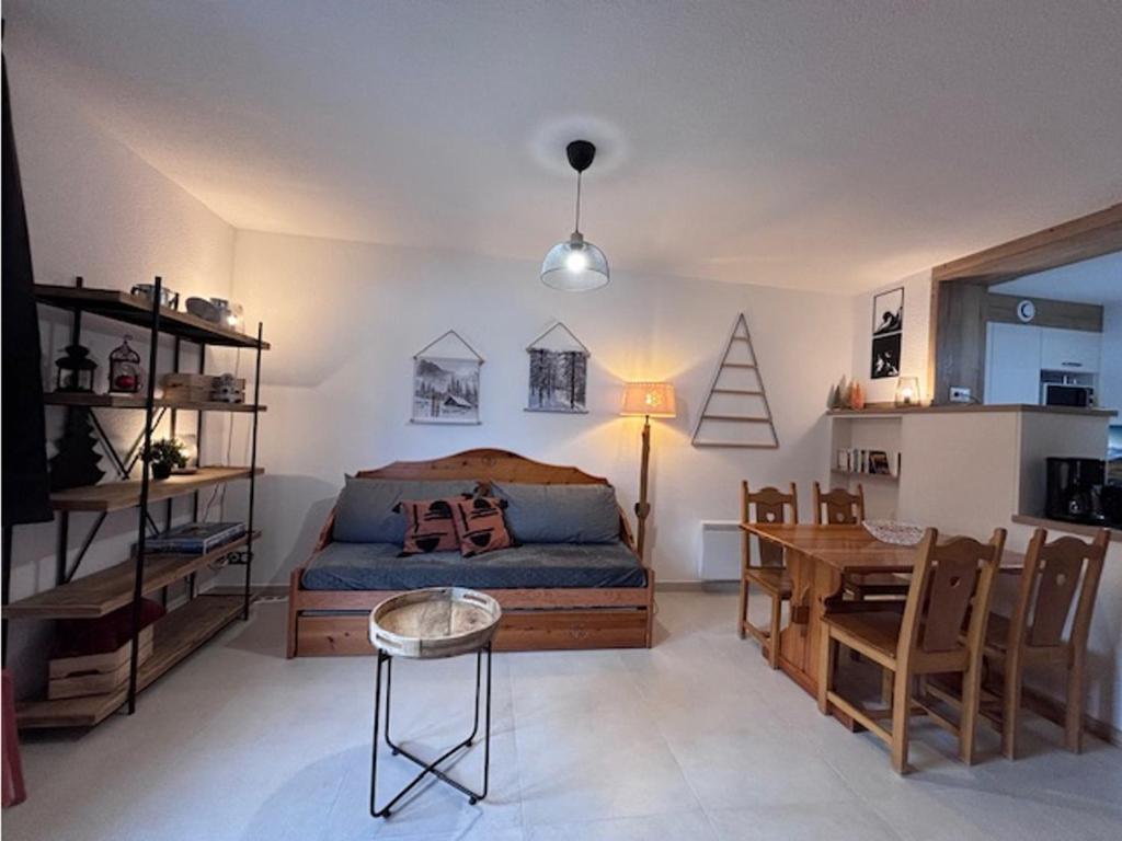 Appartement calme proche navettes, proche piscine - 1