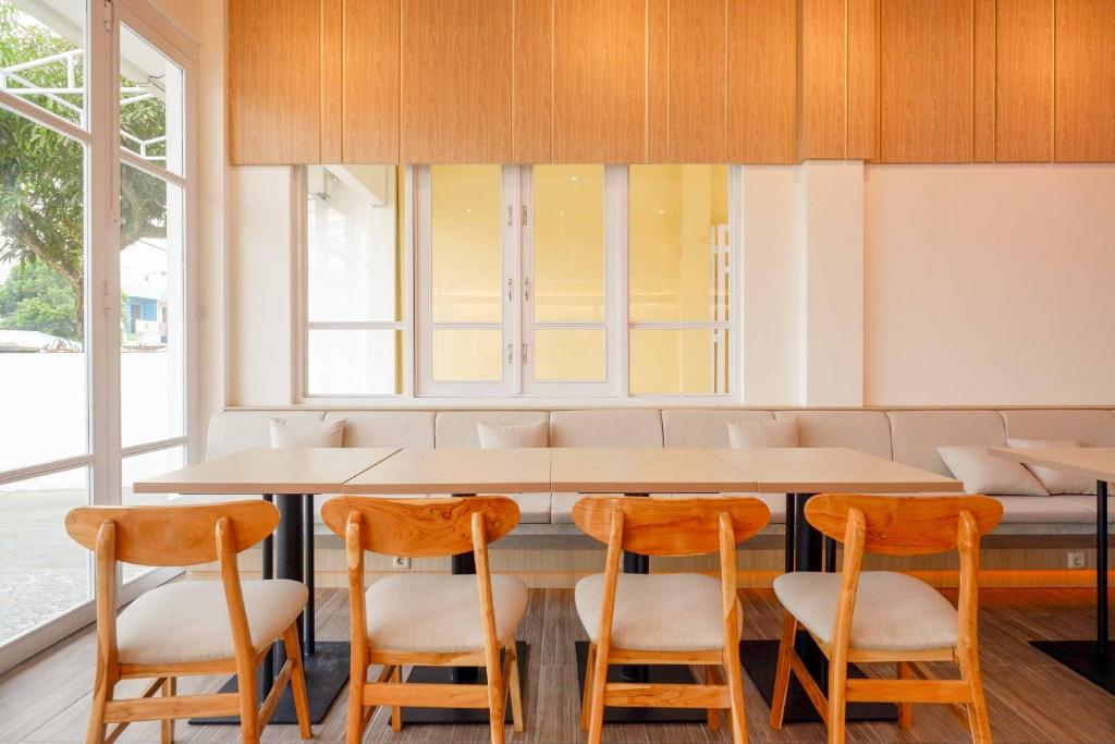 レッドドアーズ ニア ウニベルシタス ムハマディヤ プルウォクルト (RedDoorz near Universitas Muhammadiyah Purwokerto) レストラン