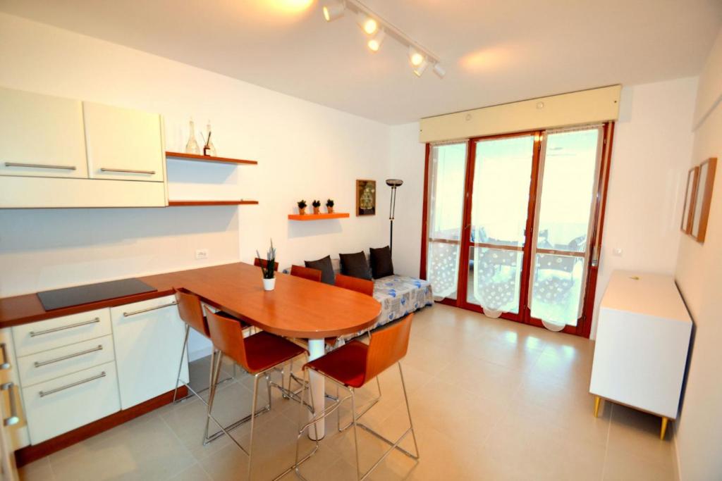 Spacious flat with pool view - 2