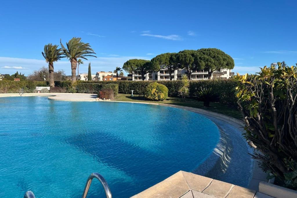 Bright apartment with pool in Mandelieu - 1