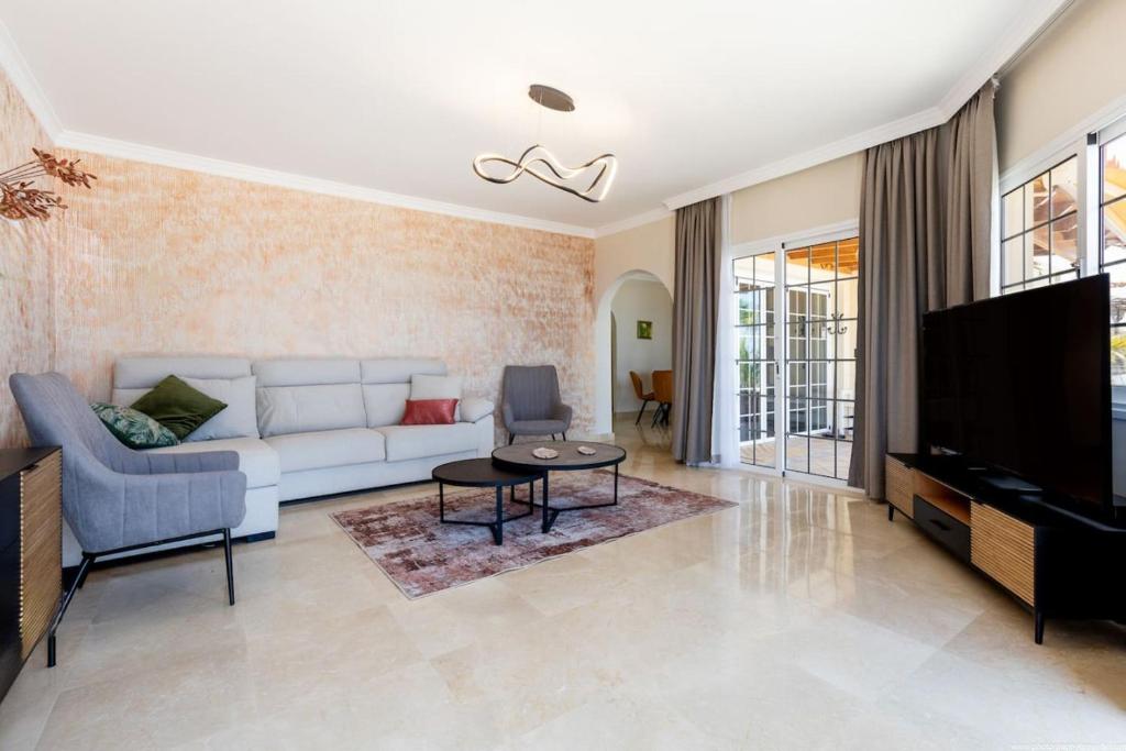 Villa with views and heated pool - 4
