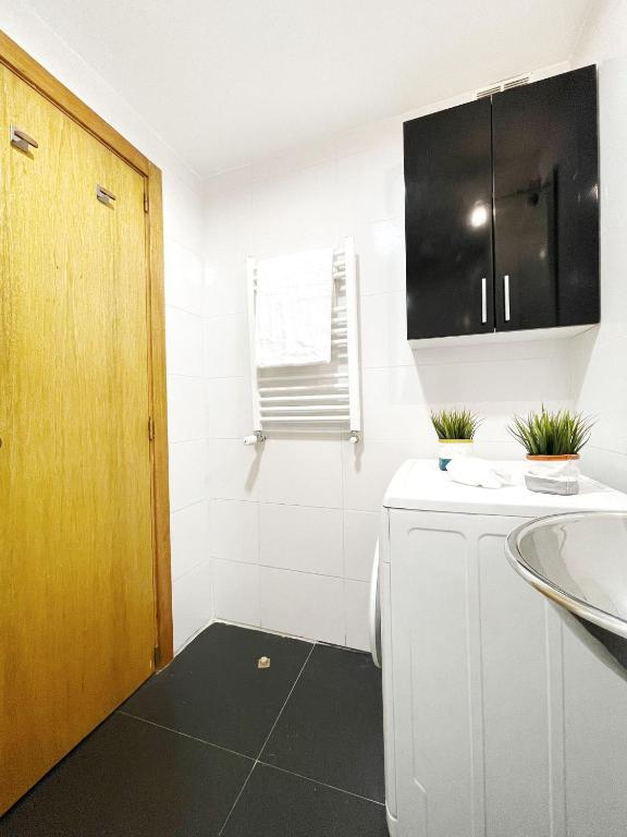 Acogedor estudio con terraza y AC - 4