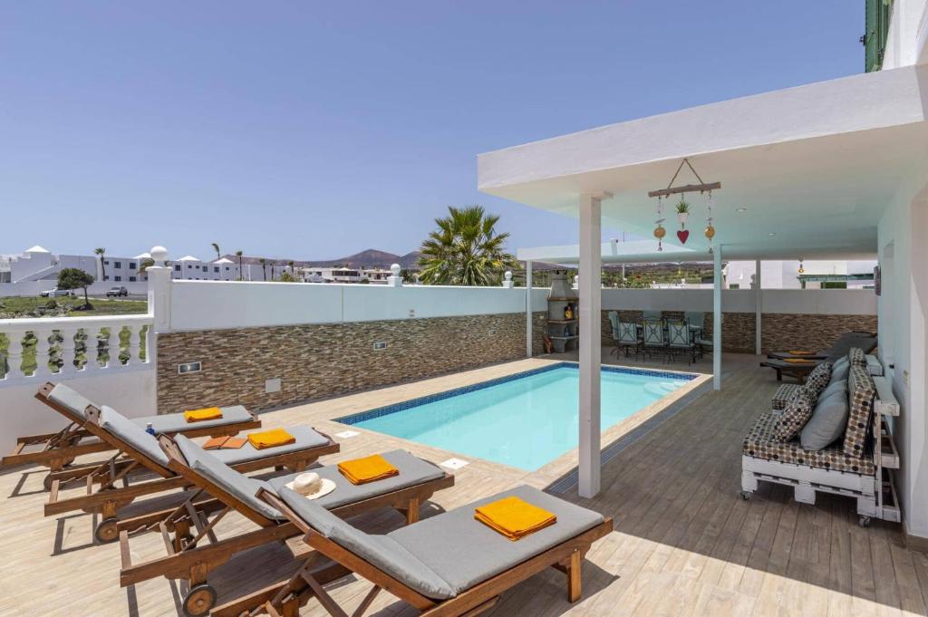 Villa Deluxe by Villa Plus - 3
