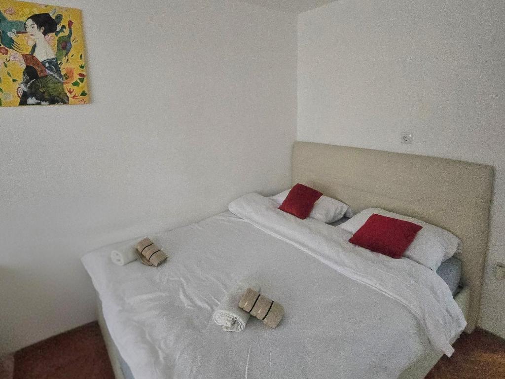 Drvenija old town free parking 2 cars quietly warm all walk distance - 3