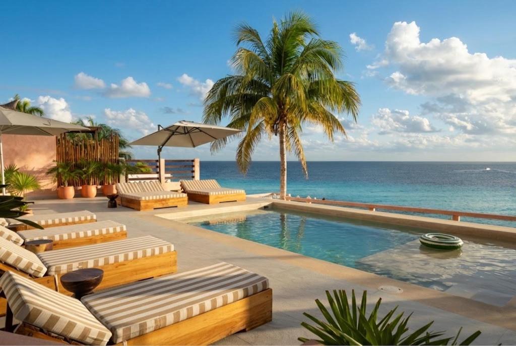 Oceanfront 5BR Villa, Saltwater Pool & Concierge - 1