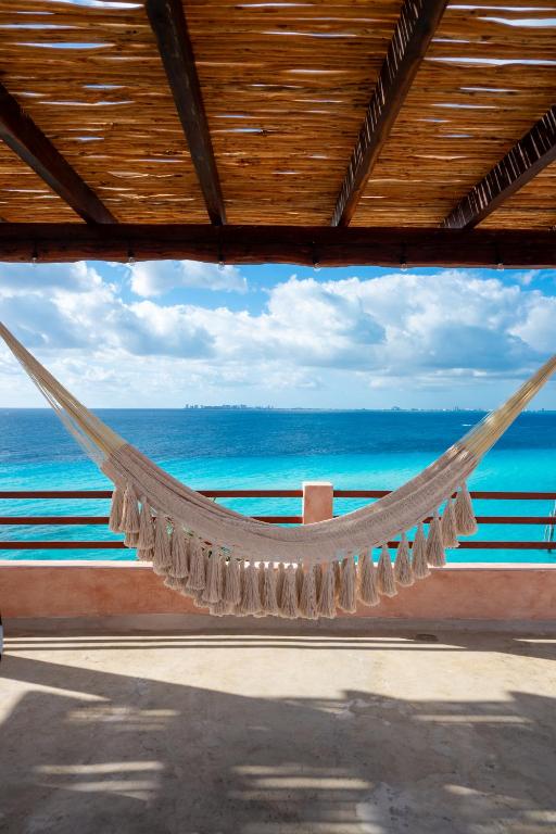 Oceanfront 5BR Villa, Saltwater Pool & Concierge - 2