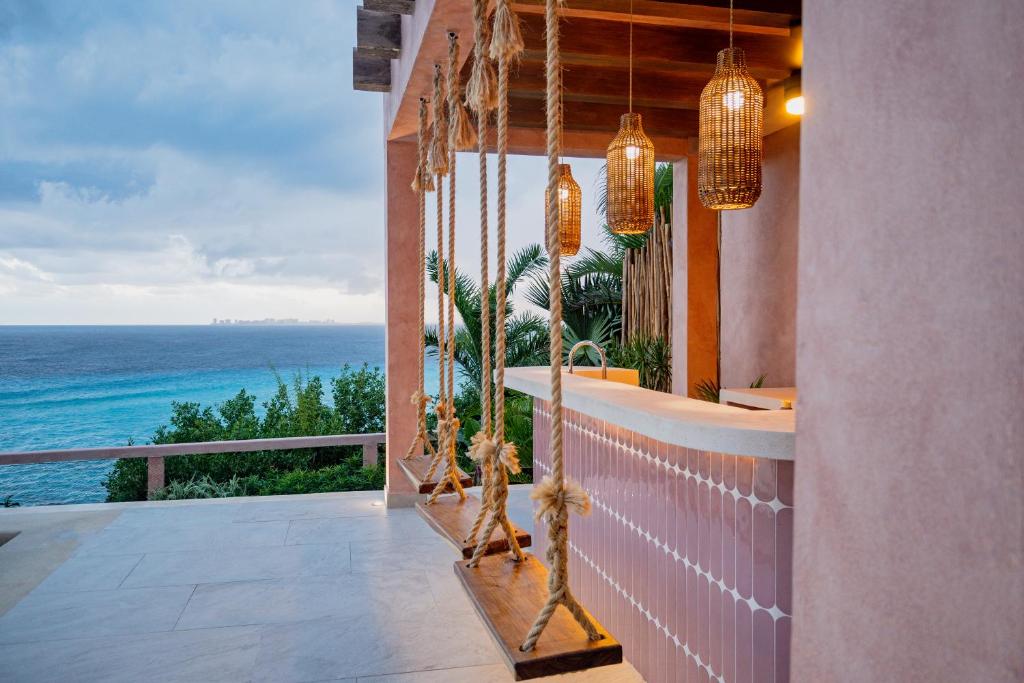Oceanfront 5BR Villa, Saltwater Pool & Concierge - 5