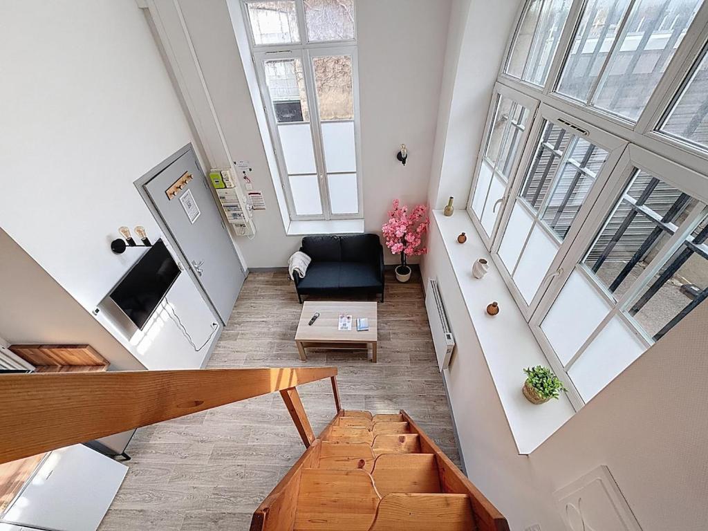 Joli Studio rénové avec mezzanine Hyper centre - 5