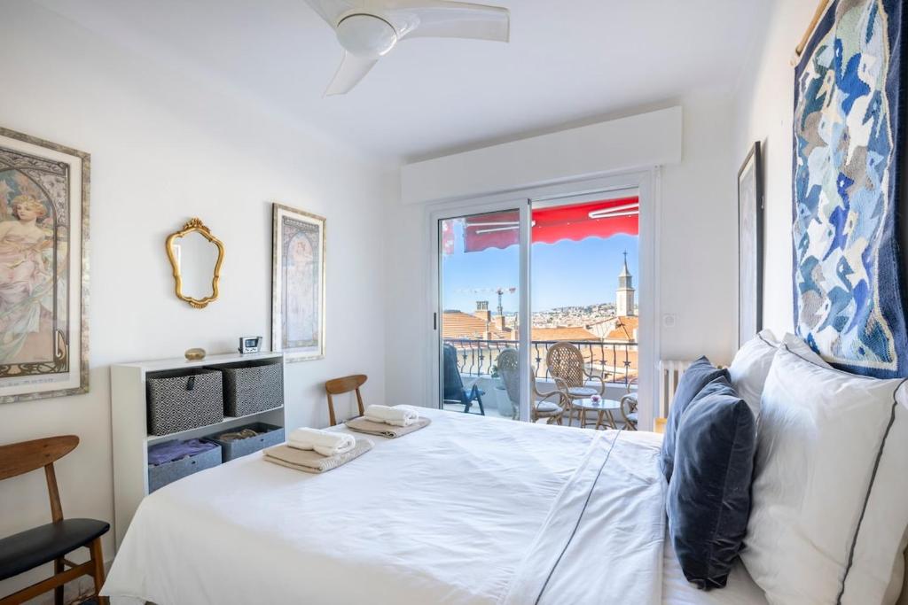 Azur Balcony Apartment Classic Charm with View - 3
