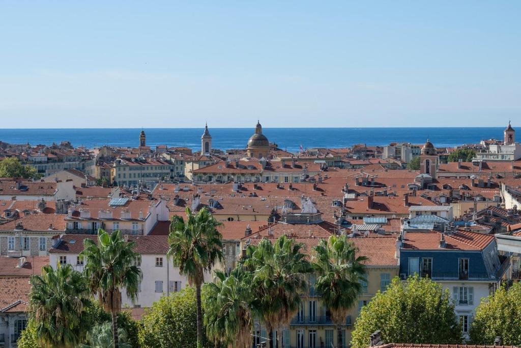 Azur Balcony Apartment Classic Charm with View - 5
