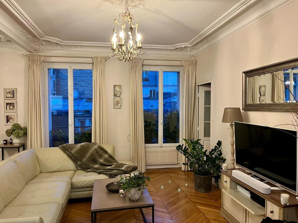Steps to Luxembourg Gardens Bright Family Flat - 3