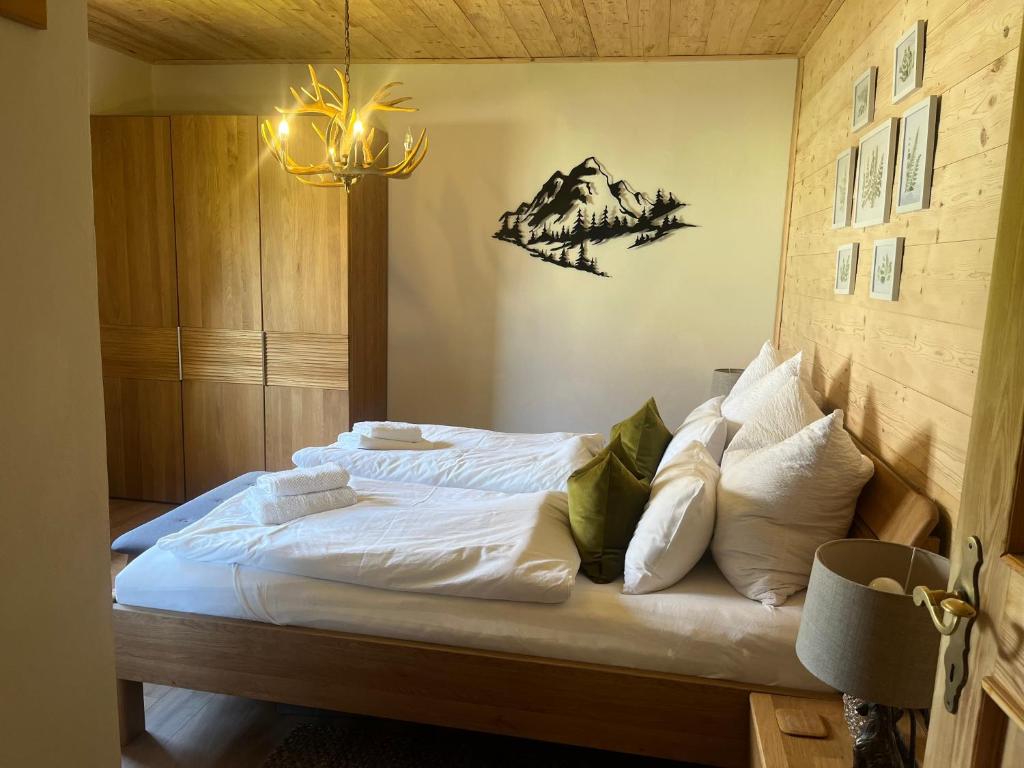 Luxury Guest House, Living Room, Kitchen and Games Room - 2
