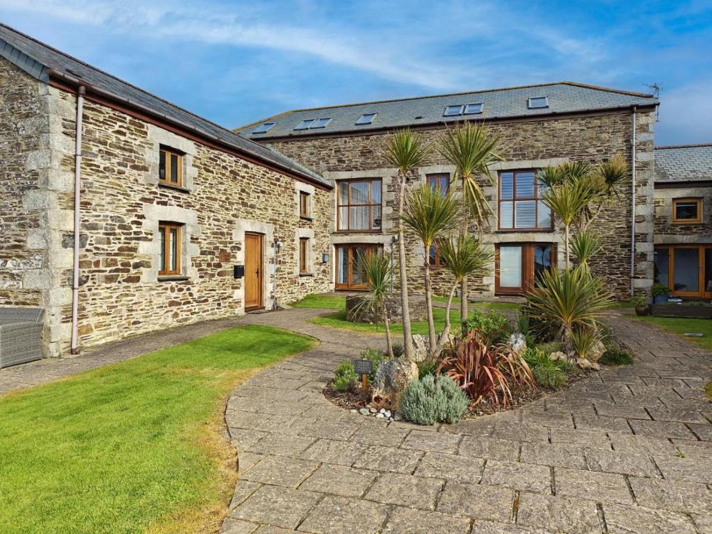 Sandseekers Barn - pet-friendly holiday house in Mawgan Porth, Newquay