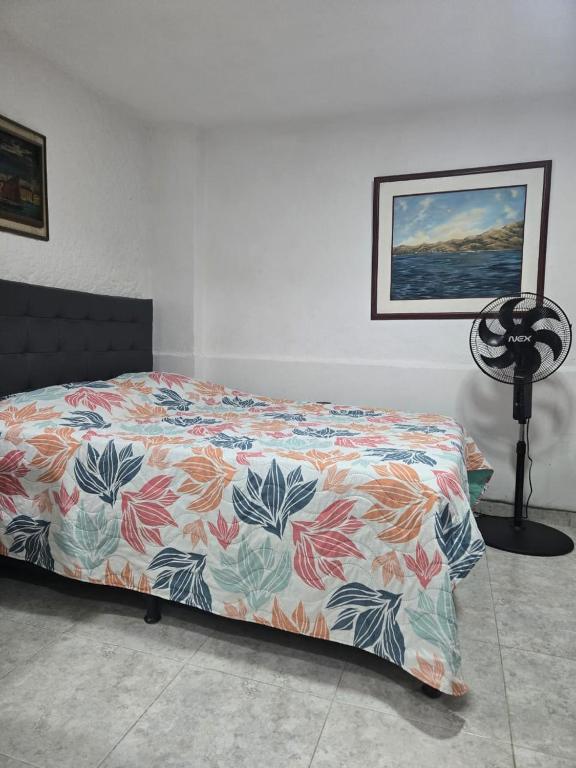 Aparta-estudio, cocineta, baño 1 - 1