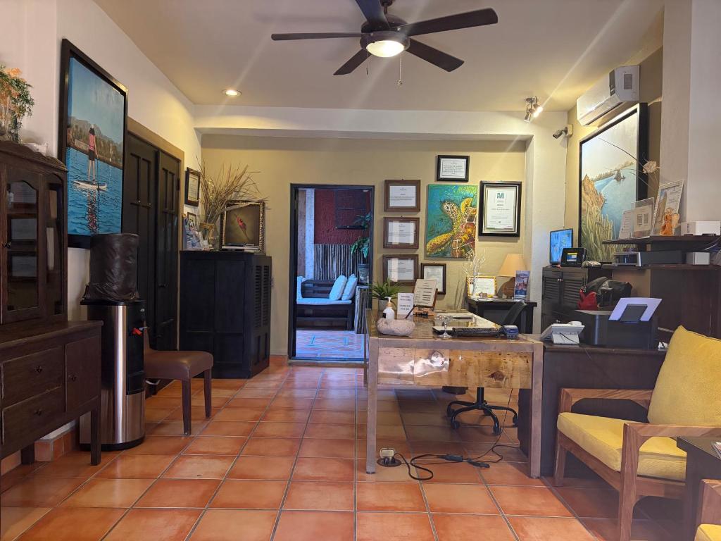 Lobby, Posada del Cortes in Loreto